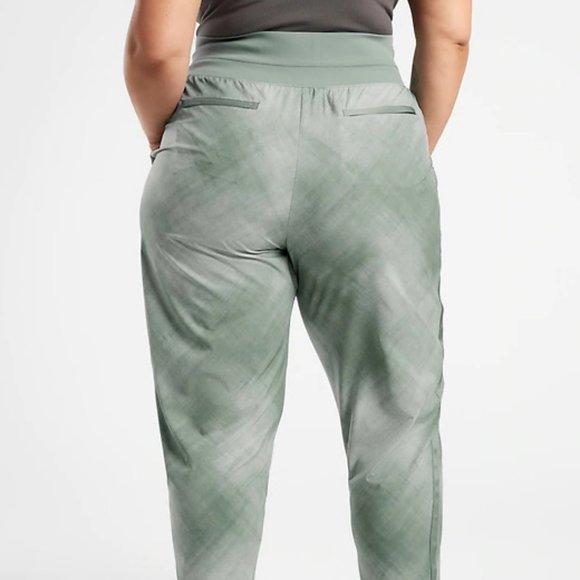 Athleta Nolita Slim Tapered Printed Crop Pant size 16 Grey - Picture 3 of 10